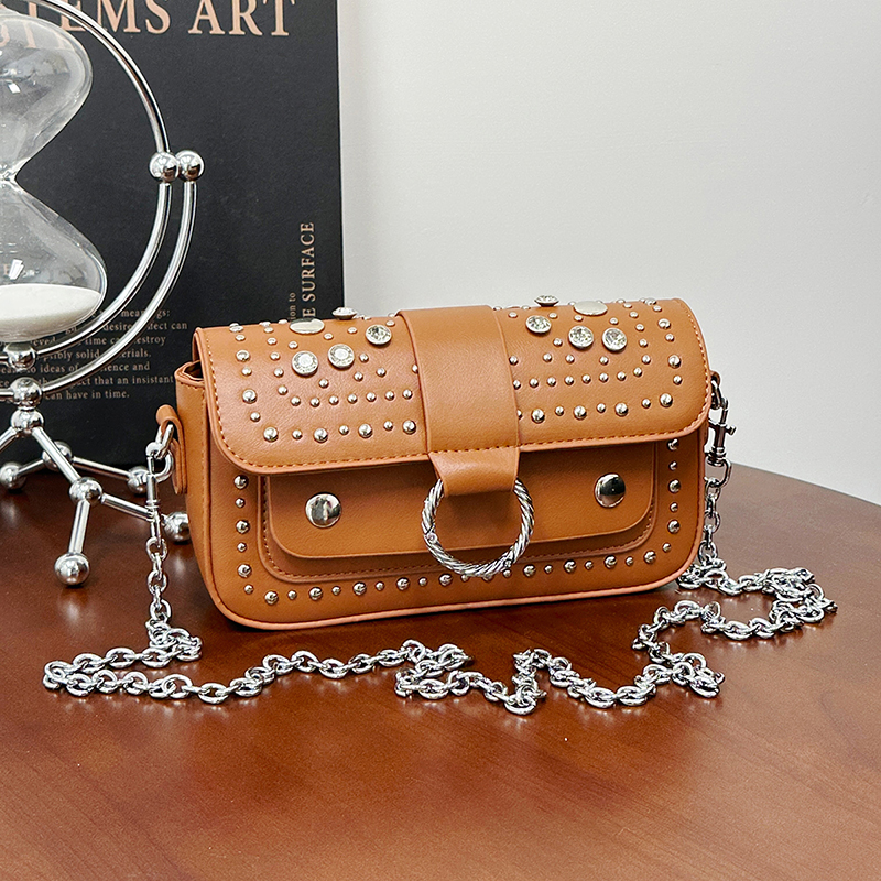 Interior Design Trends 2026 - Brand bolsa feminina Luxury Rivet Shoulder