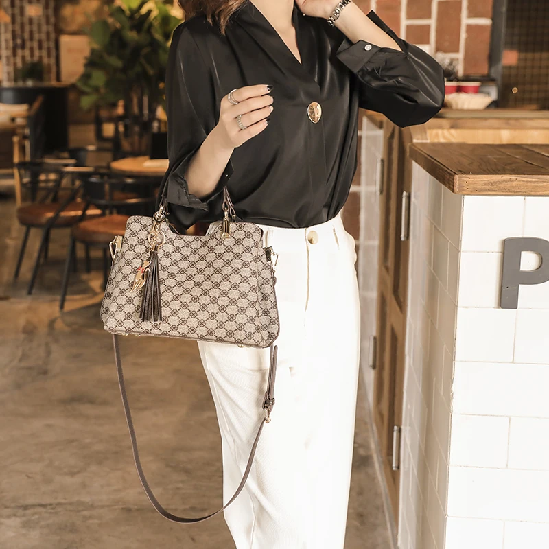 New Luxury Designer Crossbody  - مراجعة Interior Design News وسعره