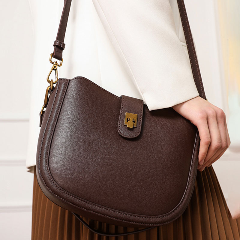 New Cowhide Women‘s Shoulder B - مراجعة Interior Design News وسعره