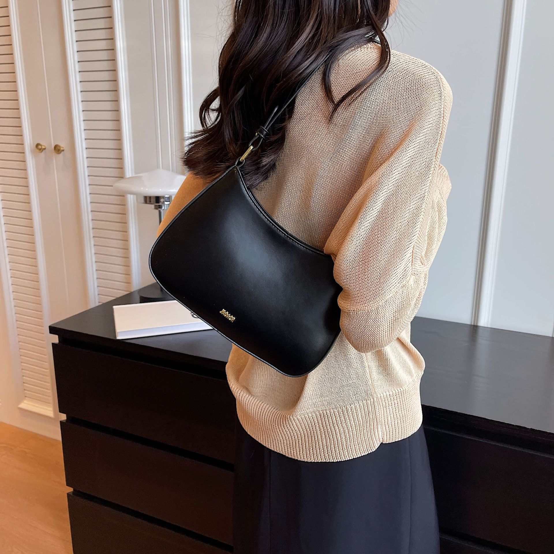 Red Underarm Shoulder Bags for - مراجعة Interior Design Trends 2026 وسعره