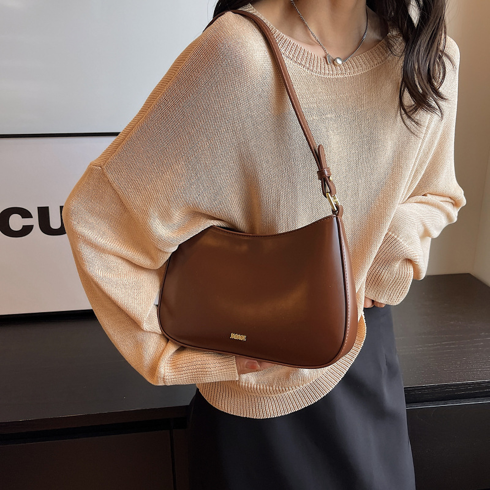 Red Underarm Shoulder Bags for - مراجعة Interior Design Trends 2026 وسعره