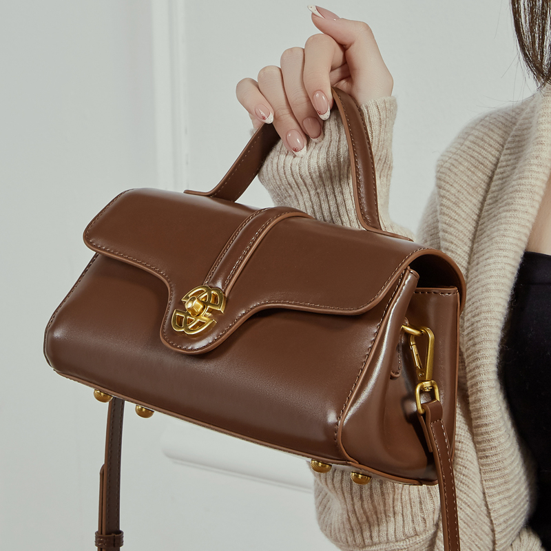 Luxury Designer Women‘s Bag 20 - مراجعة Interior Design News وسعره